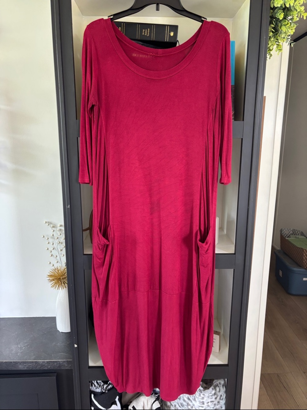 Women’s Berry Pocket Midi Dress - Casual Scoop Neck